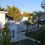 Apartment Flisvos Beach