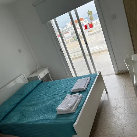 Flisvos Apartman *