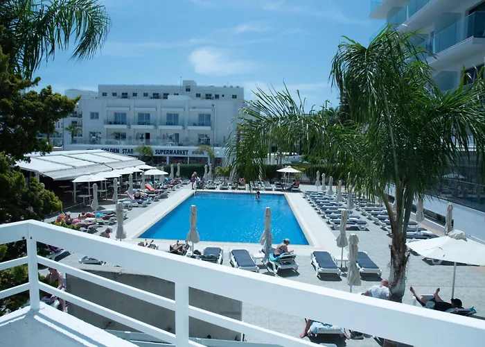 Apartament Flisvos *