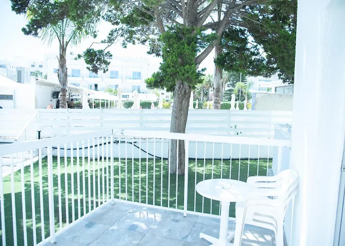 Apartament Flisvos *